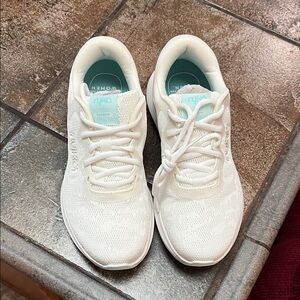 NEW Ryka Frenzy White walking shoes/ sneakers, size 8
